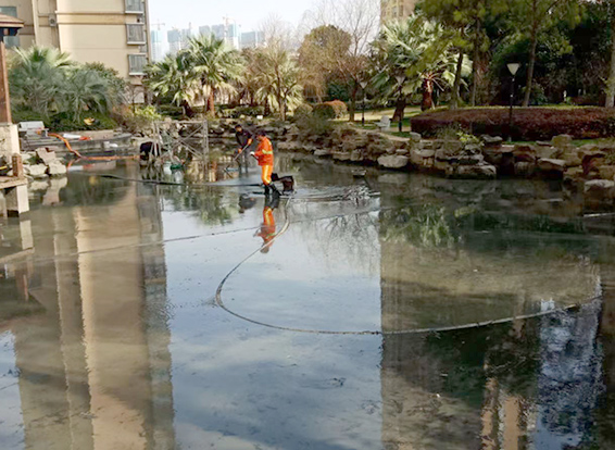 龙门镇景观池淤泥清理